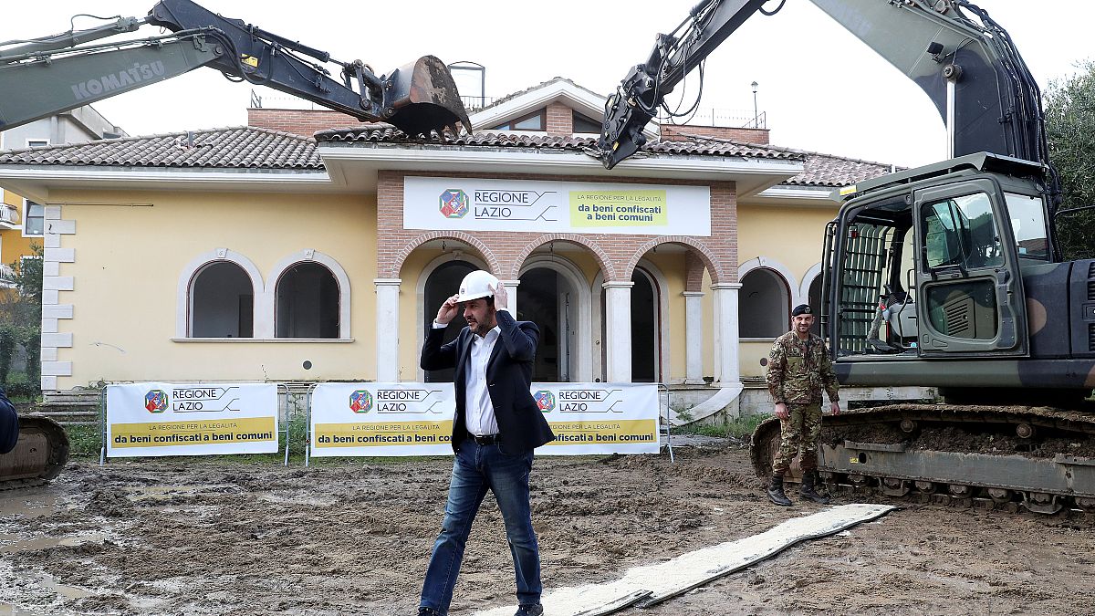 Matteo Salvini derriba las mansiones del clan Casamonica