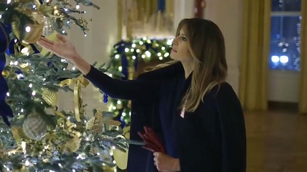 شاهد: ميلانيا ترامب تكشف عن زينة الميلاد في البيت الأبيض شاهد: ميلانيا ترامب تكشف عن زينة الميلاد في البيت الأبيض