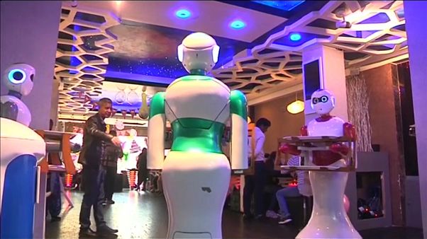 Güney Asya'nın ilk robot garsonlu restoranı hizmette Güney Asya'nın ilk robot garsonlu restoranı hizmette