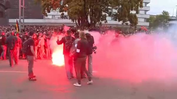 Protestas anti inmigración dejan varios heridos en Alemania Protestas anti inmigración dejan varios heridos en Alemania
