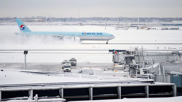 1.189 Flüge gestrichen: Schneesturm legt O'Hare-Flughafen in Chicago lahm 1.189 Flüge gestrichen: Schneesturm legt O'Hare-Flughafen in Chicago lahm