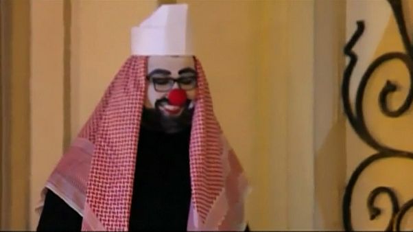 Pappnasen-Protest gegen bin Salman Pappnasen-Protest gegen bin Salman