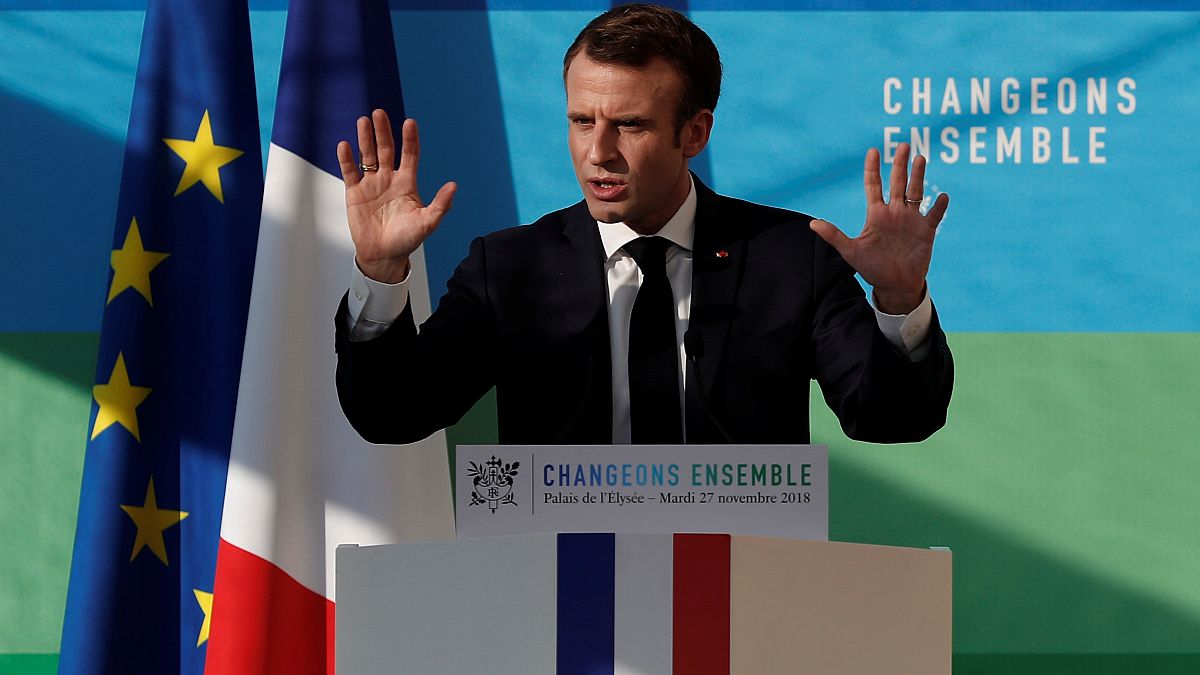 Macron: Yıkım ve düzensizlik isteyenlere karşı geri adım atmayacağım
