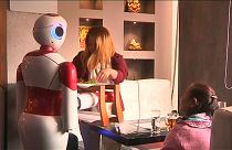 В непальском ресторане заменили официантов роботами