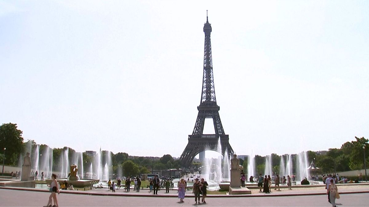 يعود تاريخ برج إيفل الشهير وسط العاصمة الفرنسية باريس لعام 1889 