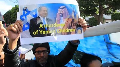 Protesta en Túnez contra la visita del príncipe saudí bin Salman