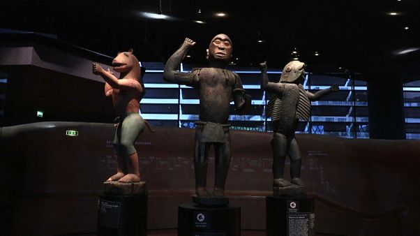 La razzìa dell'arte africana, Francia pronta a restituire le opere La razzìa dell'arte africana, Francia pronta a restituire le opere