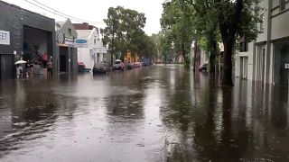 شاهد: فيضانات في سيدني وحرائق في كوينزلاند