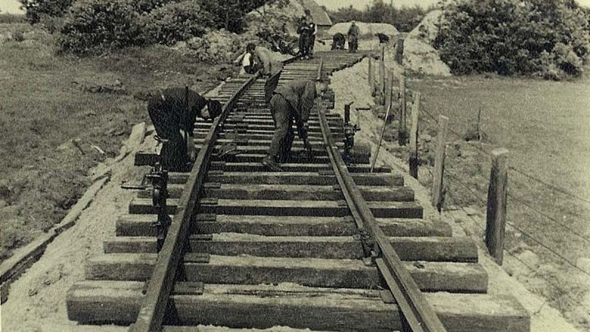 Construction of railway tracks leading to the Westerbork camp.