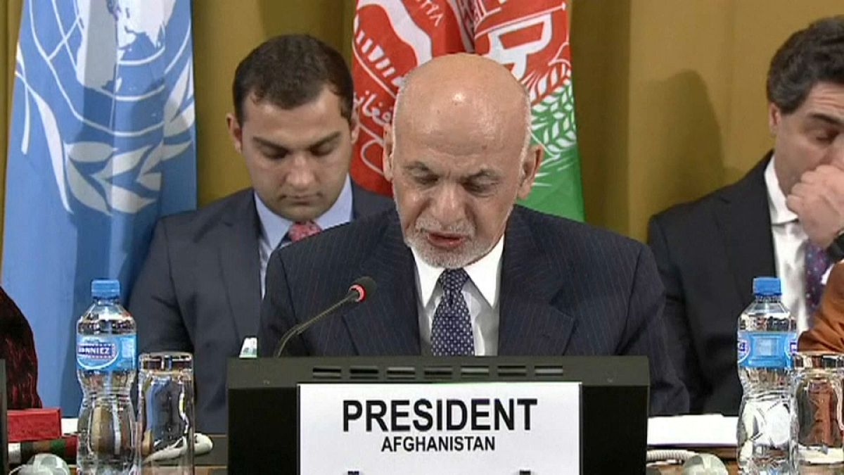 الرئيس الأفغاني يشكل فريقا للتفاوض على السلام مع طالبان