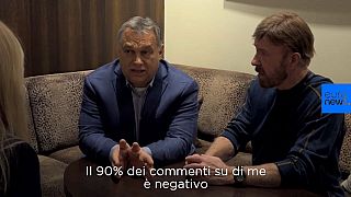 VIDEO Chuck Norris e Viktor Orbán, la strana coppia