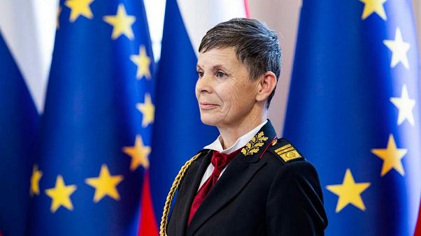 Eslovenia, el primer Estado de la OTAN en nombrar a una mujer como jefa del ejército Eslovenia, el primer Estado de la OTAN en nombrar a una mujer como jefa del ejército