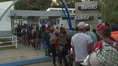 شاهد: وصول القافلة الثانية من المهاجرين إلى المكسيك في ظروف قاسية