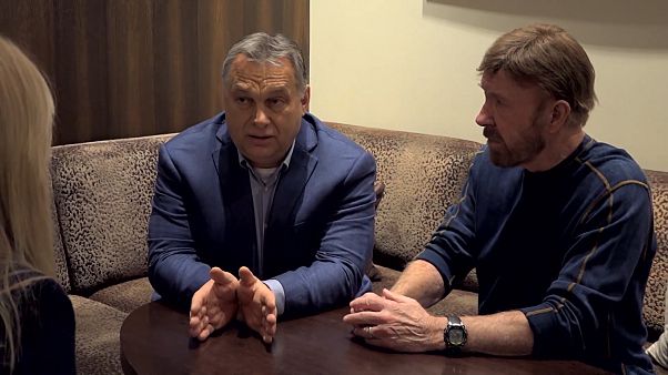 Video | Macaristan Başbakanı Orban'dan Chuck Norris'e: Ben bir sokak dövüşçüsüyüm Video | Macaristan Başbakanı Orban'dan Chuck Norris'e: Ben bir sokak dövüşçüsüyüm
