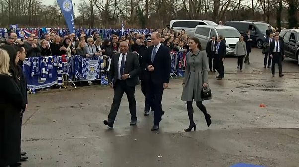 Βρετανία: Κέιτ και Ουίλιαμ τίμησαν τα θύματα της συντριβής ελικοπτέρου Βρετανία: Κέιτ και Ουίλιαμ τίμησαν τα θύματα της συντριβής ελικοπτέρου