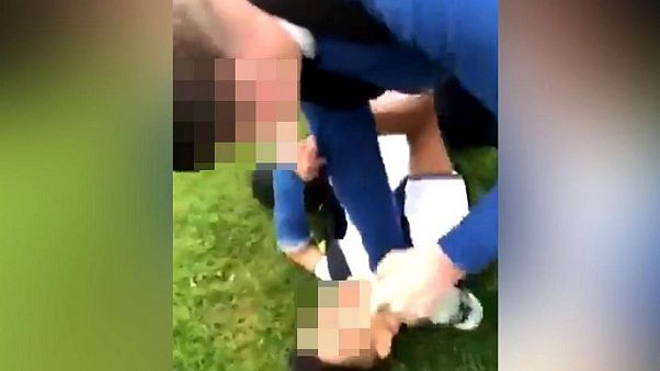 فيديو: طفل سوري لاجئ يتعرض للتعنيف.. وحملة تبرعات لدعمه فيديو: طفل سوري لاجئ يتعرض للتعنيف.. وحملة تبرعات لدعمه