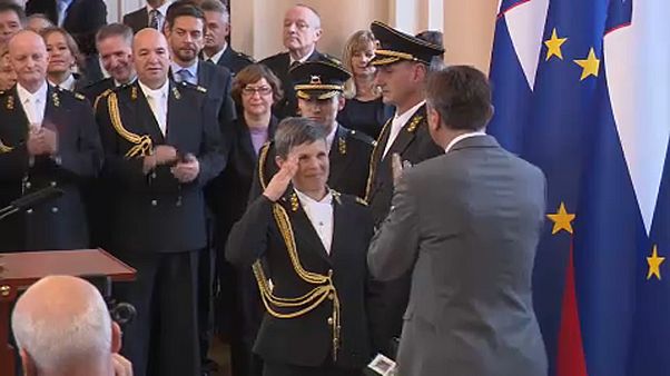 Nő vezeti a szlovén hadsereget Nő vezeti a szlovén hadsereget