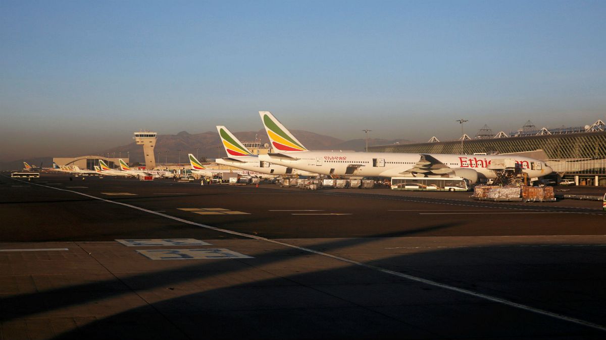 طائرات تابعة لشركة الخطوط الجوية الاثيوبية تربض في مطار أديس أبابا الدولي