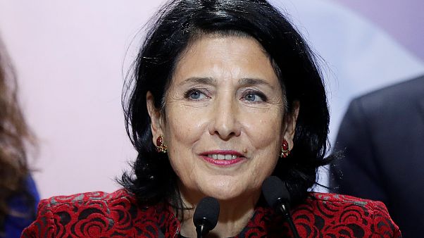Zurabişvili Gürcistan'ın ilk kadın cumhurbaşkanı oldu Zurabişvili Gürcistan'ın ilk kadın cumhurbaşkanı oldu