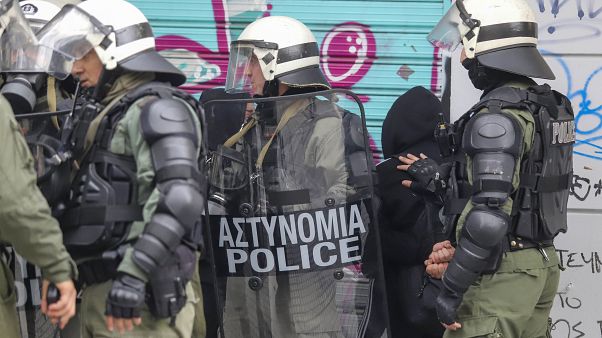 Ένταση στις πορείες μαθητών σε Αθήνα και Θεσσαλονίκη Ένταση στις πορείες μαθητών σε Αθήνα και Θεσσαλονίκη