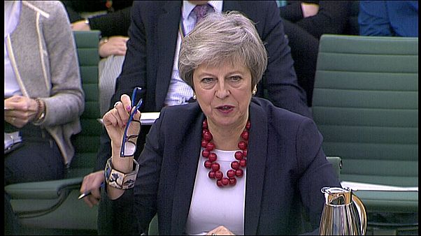 Theresa May: Brexit anlaşması onaylanmazsa AB'yi anlaşmasız terk etmeye hazırlanmak şart Theresa May: Brexit anlaşması onaylanmazsa AB'yi anlaşmasız terk etmeye hazırlanmak şart