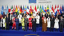Sağlık personeli ve dünya liderleri G20 zirvesinde birlikte poz verdi