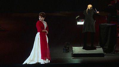 شاهد: تقنية الهولوغرام تعيد أيقونة السوبرانو ماريا كالاس إلى قاعات العرض في باريس