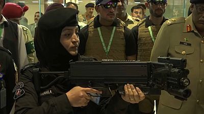 Pakistan, Uluslararası Savunma Fuarı'nda yüksek teknoloji silahlarını sergiledi