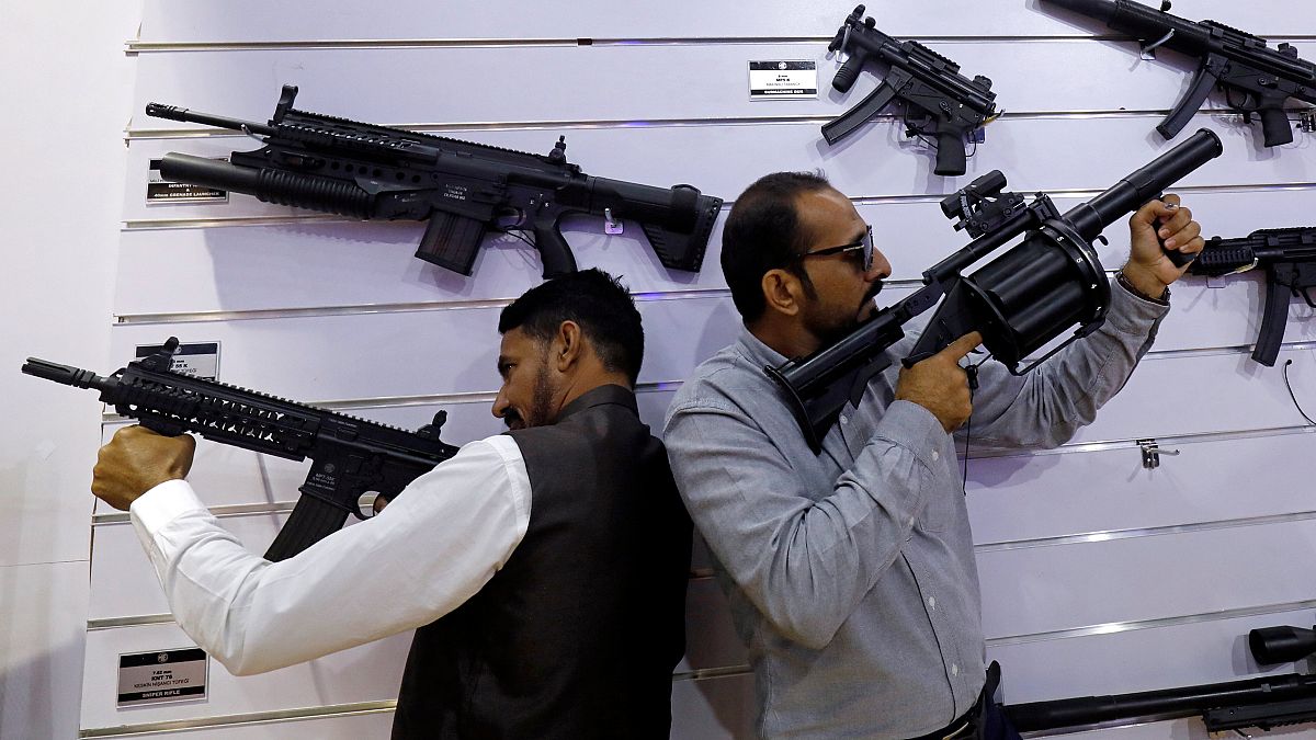Έκθεση όπλων στο Πακιστάν