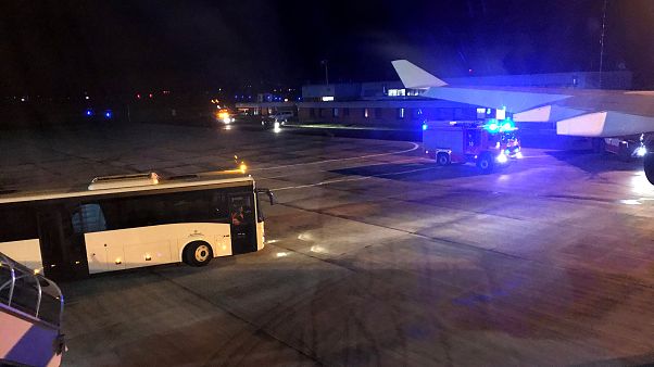 Regierungsflieger A340 kaputt - Merkel strandet in Köln Regierungsflieger A340 kaputt - Merkel strandet in Köln