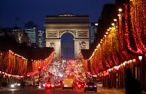 Rengarenk ve çevreci ışıklarıyla Paris yeni yıla şimdiden hazır