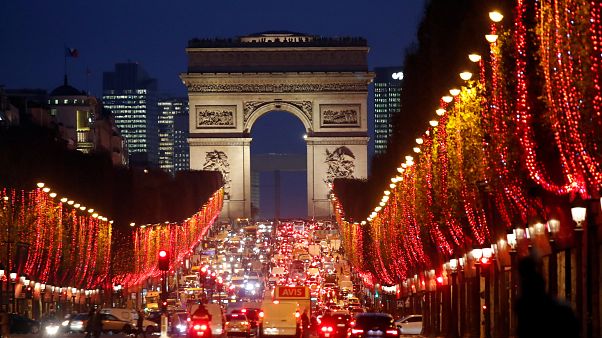 Paris ilumina-se para o Natal Paris ilumina-se para o Natal
