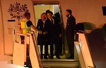 G20: Macron accolto in Argentina da... un gilet giallo!