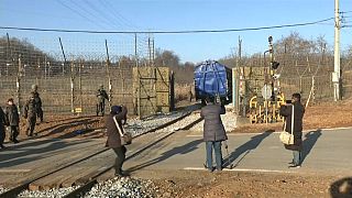 شاهد: الكوريتان تعملان على إعادة ربط سكة حديدية دعما للتقارب بينهما