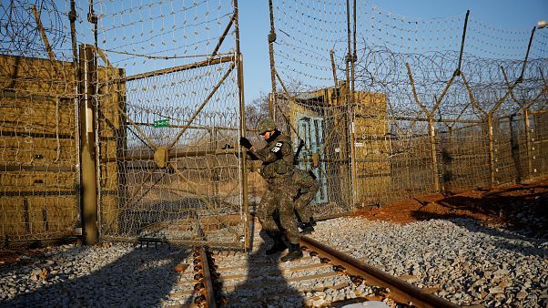 Νοτιοκορεάτικο τρένο πέρασε στη Βόρεια Κορέα Νοτιοκορεάτικο τρένο πέρασε στη Βόρεια Κορέα