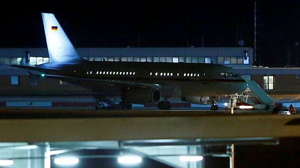 Almanya Başbakanı Merkel Arjantin'e tarifeli uçakla gitti Almanya Başbakanı Merkel Arjantin'e tarifeli uçakla gitti