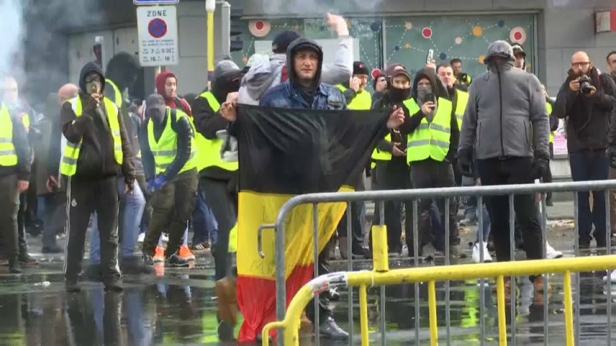 Brüsszelben is sárgamellényesek tüntetnek