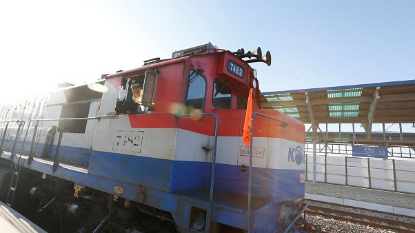 Erster Zug seit zehn Jahren fährt von Süd- nach Nordkorea Erster Zug seit zehn Jahren fährt von Süd- nach Nordkorea