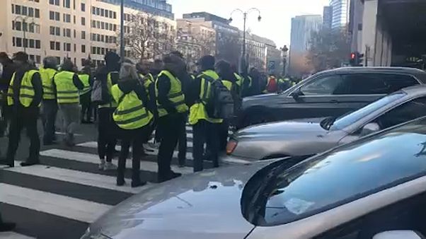 Brüsszelben törtek-zúztak a sárgamellényesek Brüsszelben törtek-zúztak a sárgamellényesek