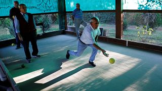 Buone notizie, la vecchiaia comincia a 75 anni