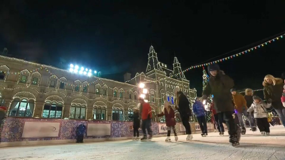 La Navidad llega a la Plaza Roja en Moscú