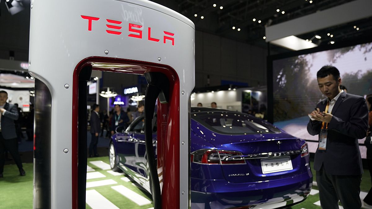 Tesla 'Model 3' hedefine ulaştı: Günde bin araç üretiliyor