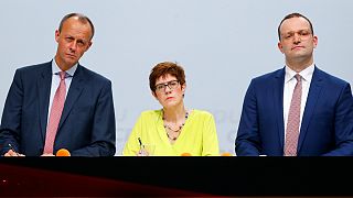 Berlim destaca Merz e Kramp-Karrenbauer na sucessão de Merkel na CDU