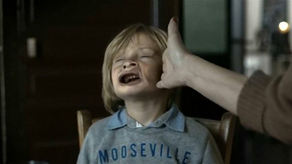 Francia: al bando schiaffi e sculacciate ai bambini Francia: al bando schiaffi e sculacciate ai bambini