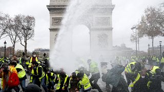 "Coletes amarelos": Violência em Paris