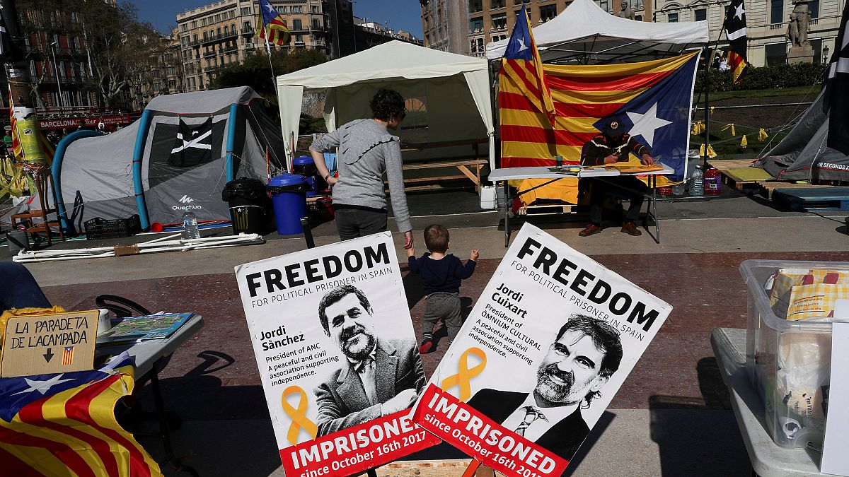 Catalan separatist leaders go on hunger strike 