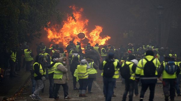 Újabb sárgamellényes zavargások Párizsban Újabb sárgamellényes zavargások Párizsban
