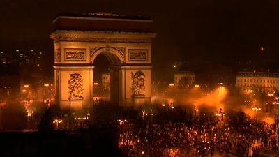 Sárgamellényes csatatér Párizsban