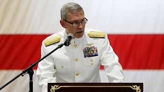 هل أقدم قائد البحرية الأميركية بالشرق الأوسط وقائد الأسطول الخامس بالبحرين على الانتحار؟