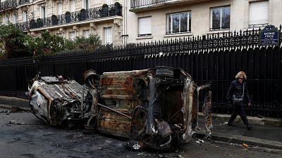 خیابان‌های حومه شانزه‌لیزه؛ یک روز پس از تظاهرات خشونت‌بار جلیقه زردها
